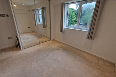 2 bedroom flat to rent, Wightwick Court, Wolverhampton, West Midlands, WV6