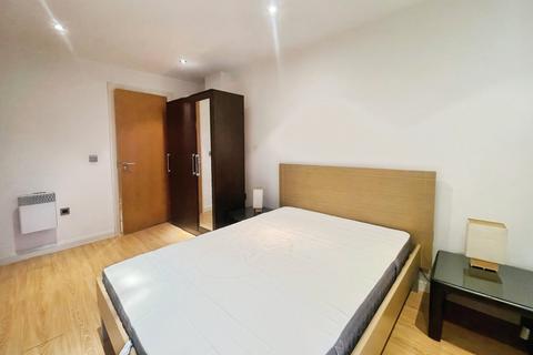 2 bedroom flat to rent, XQ7 Building, Taylorson Street South, Salford, M5