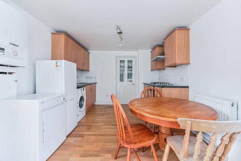 3 bedroom flat to rent, Kingswood Road, Brixton, London, SW2