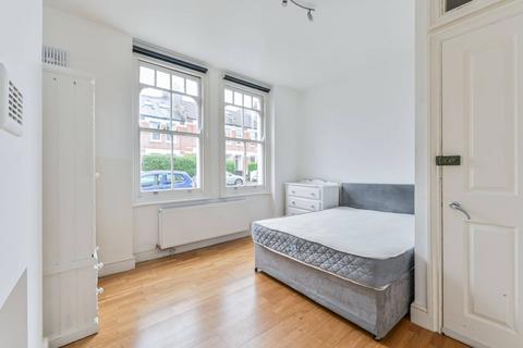3 bedroom flat to rent, Kingswood Road, Brixton, London, SW2