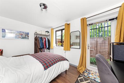 2 bedroom end of terrace house for sale, Camille Close, London, SE25