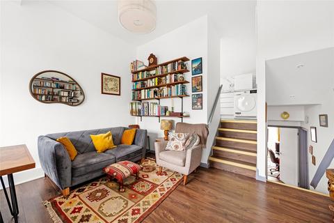 2 Camille Close, London, SE25 4EW