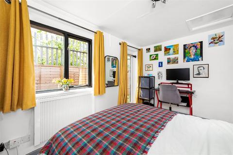 2 Camille Close, London, SE25 4EW
