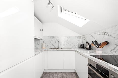 2 Camille Close, London, SE25 4EW