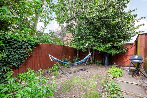 2 Camille Close, London, SE25 4EW