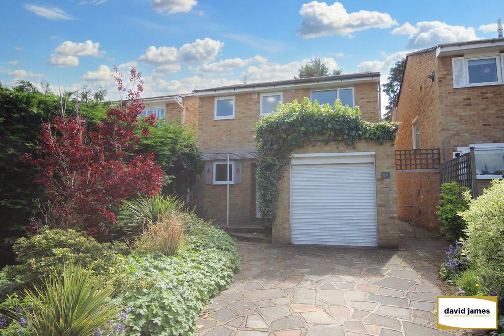 Winchester Road, Bromley 3 bed detached house to rent £2,500 pcm (£