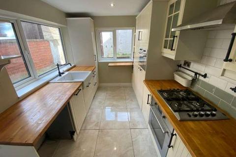 3 bedroom terraced house to rent, Surtees Street, Bishop Auckland