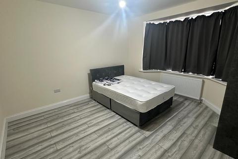 1 bedroom in a house share to rent, Room 1, Hounslow TW4