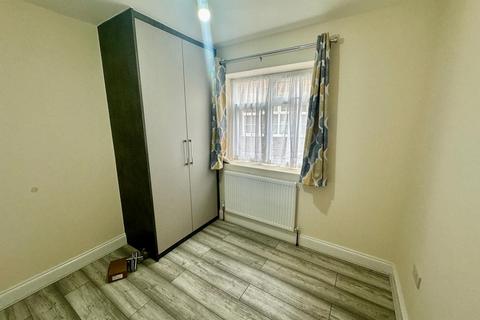 1 bedroom in a house share to rent, Room 3, Hounslow TW4