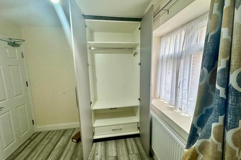 1 bedroom in a house share to rent, Room 3, Hounslow TW4