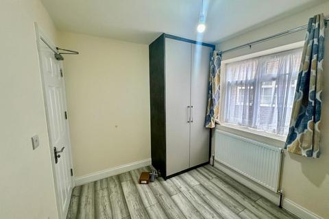 1 bedroom in a house share to rent, Room 3, Hounslow TW4