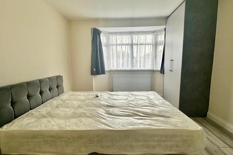 1 bedroom in a house share to rent, Room 5, Hounslow TW4