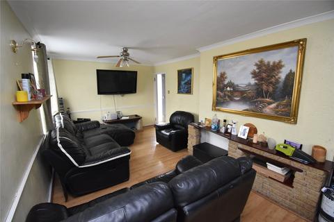 4 bedroom end of terrace house for sale, Eddiwick Avenue, Houghton Regis, Dunstable, Bedfordshire, LU5