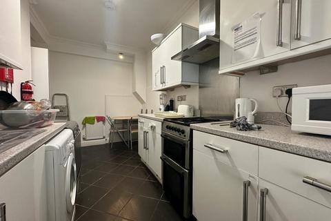 3 bedroom flat to rent, Astoria Mansions, Streatham High Road, London