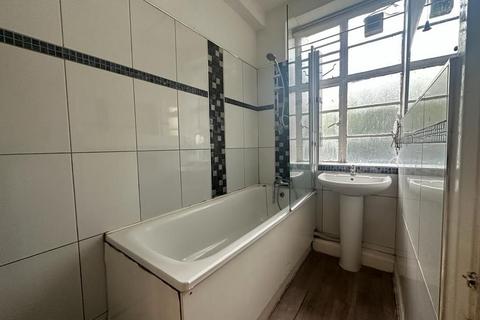 3 bedroom flat to rent, Astoria Mansions, Streatham High Road, London
