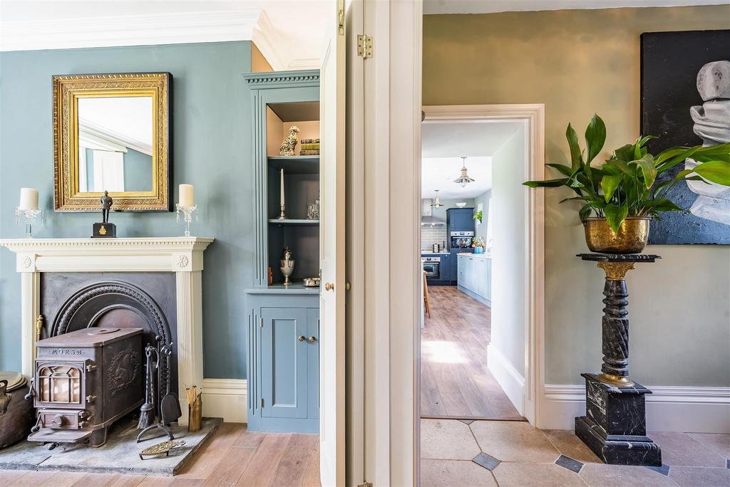 Sitting Room / Dining Room