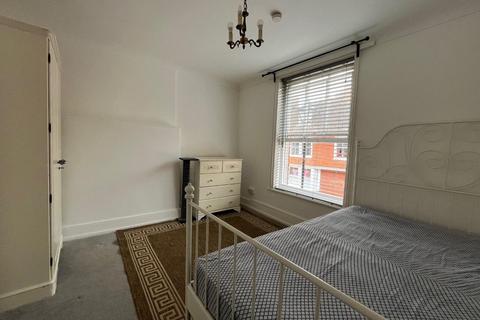 1 bedroom in a house share to rent, North Street, Ashford