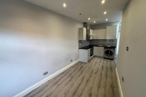 1 bedroom flat to rent, North Hyde Lane, Hounslow TW5
