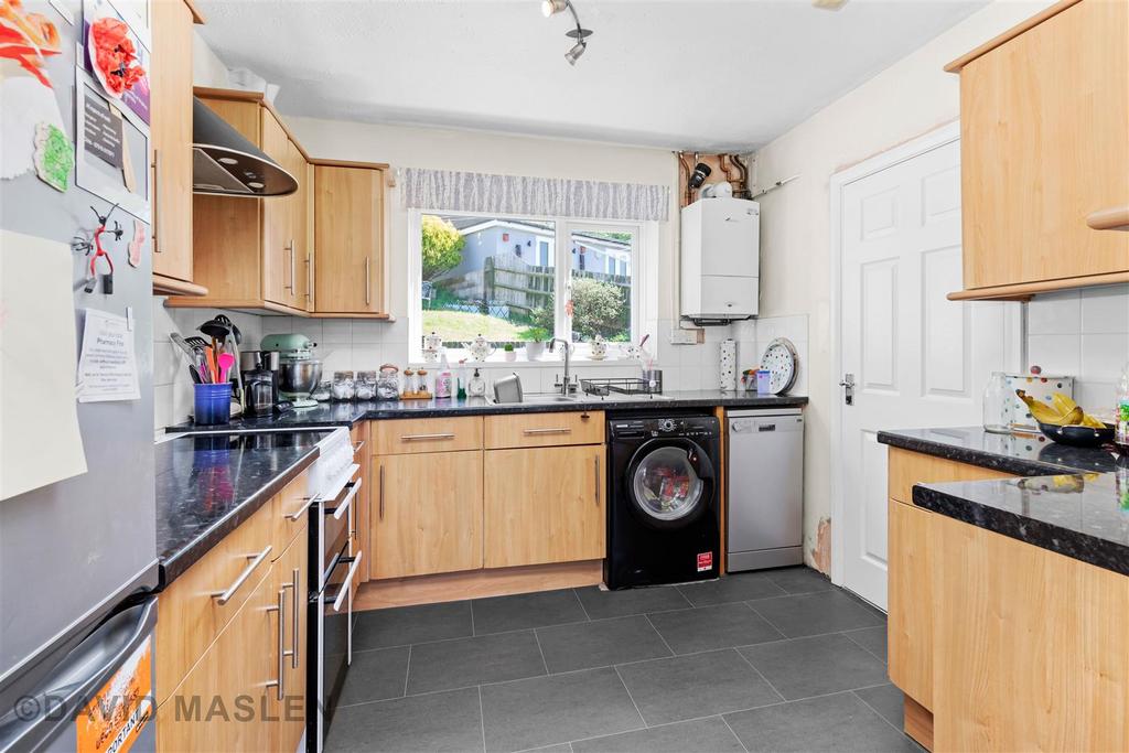Kitchen (2).jpg