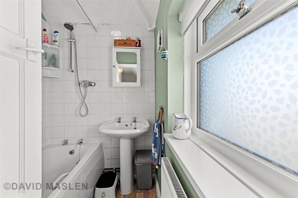Bathroom (1).jpg