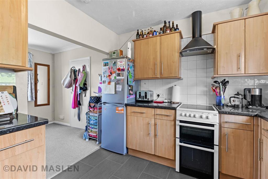 Kitchen (1).jpg