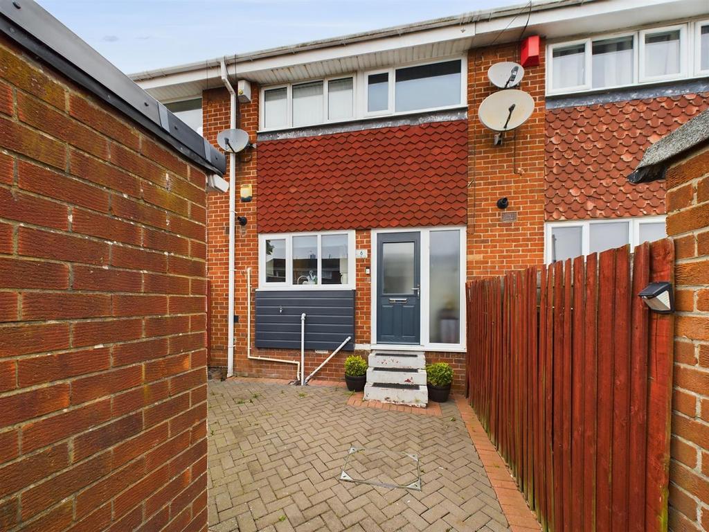 Hexham Close, North Shields 2 bed terraced house £140,000