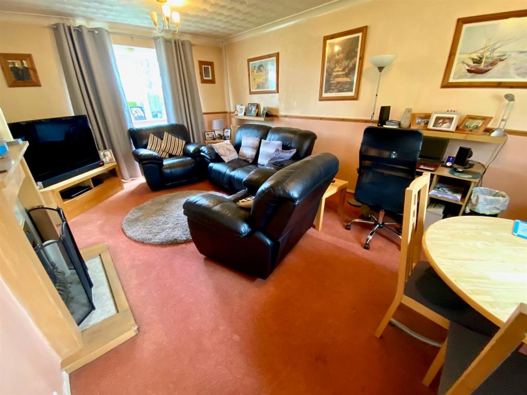 Alandale Road, Huddersfield 2 bed semidetached house for sale £95,000