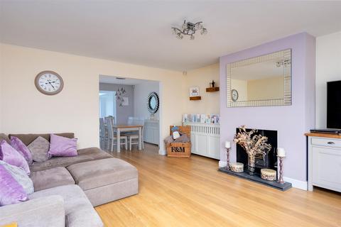 8 Auction Close, Burstwick, Hull, HU12 9DB