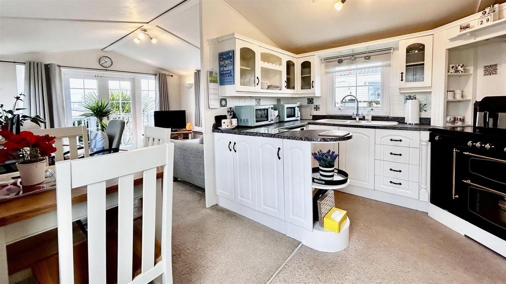 Kitchen 5.jpg