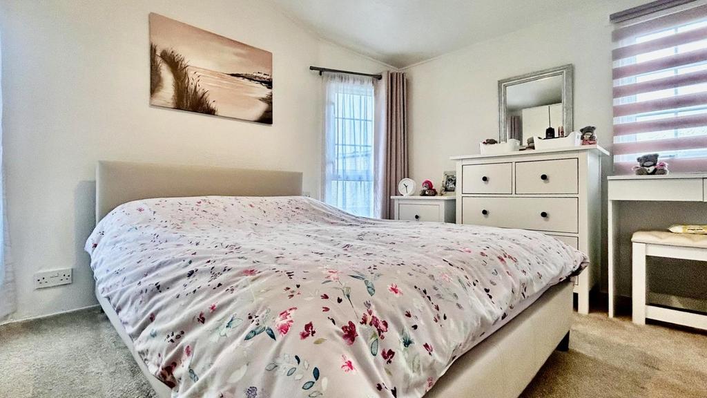 Master Bedroom1.jpg