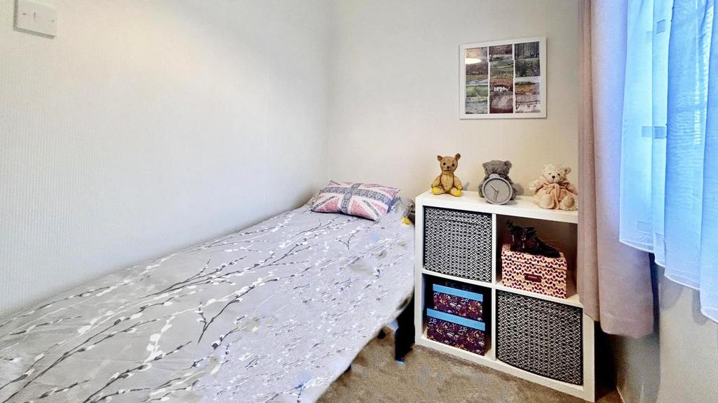 Bed 1.jpg