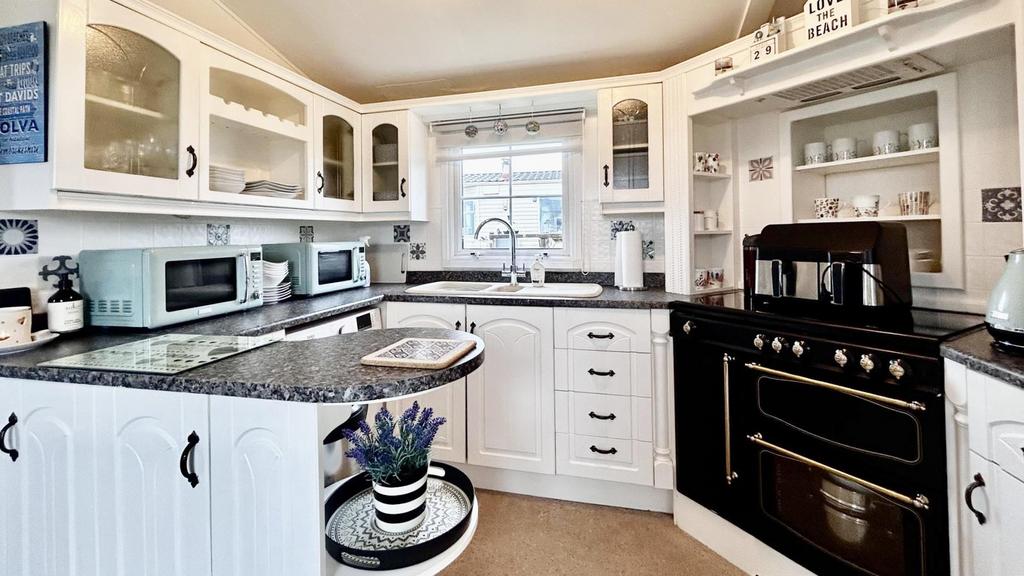 Kitchen 1.jpg