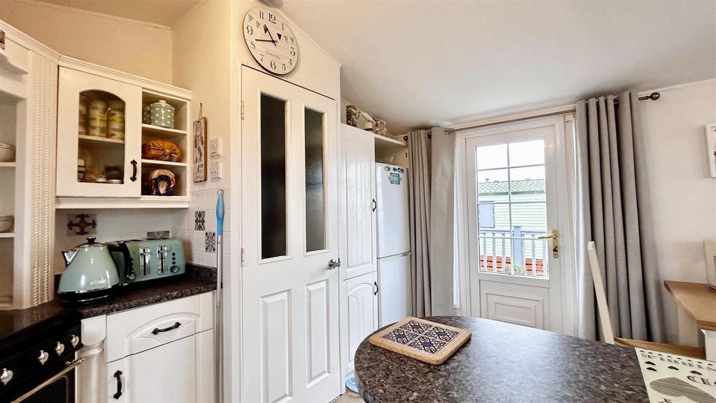 Kitchen 3.jpg