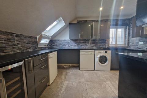 1 bedroom flat to rent, Connaught Court, Buckhurst Hill IG9