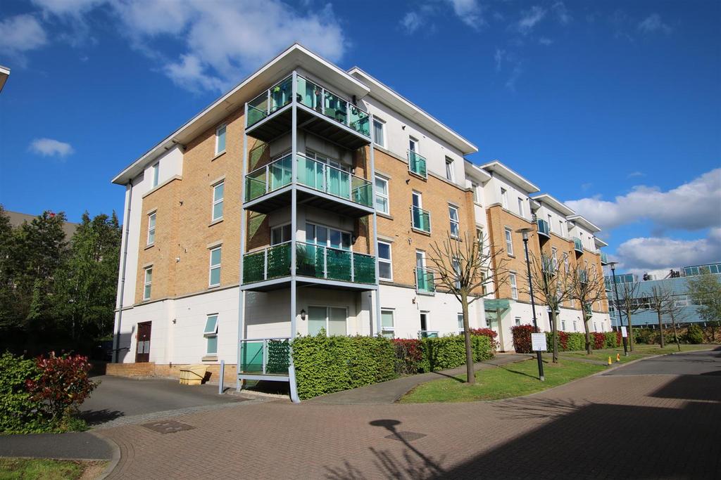 HIGHBURY DRIVE, LEATHERHEAD, KT22 2 bed apartment for sale £289,950