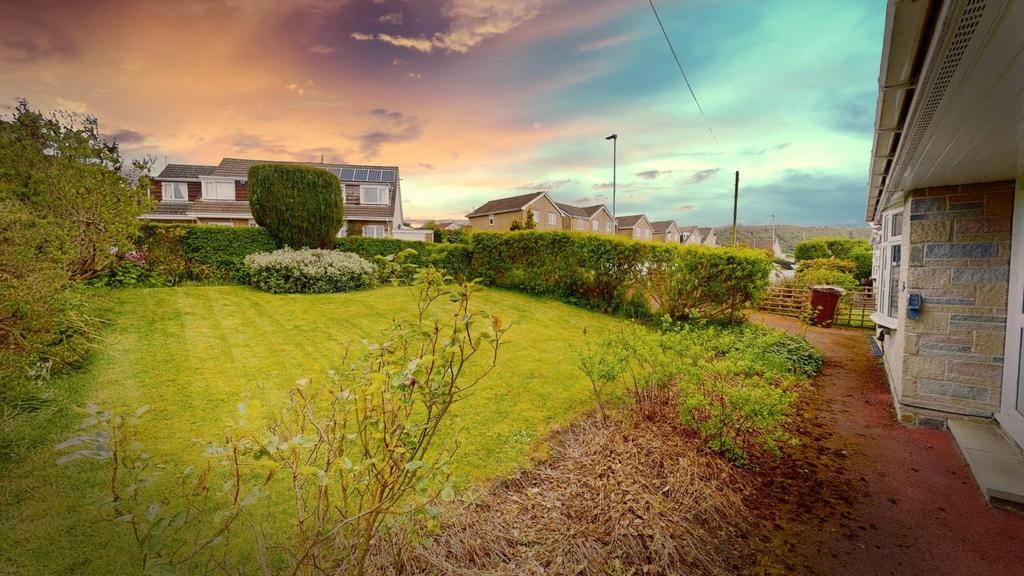 Lowfield Crescent, (Canalside) Silsden 3 bed detached bungalow for sale