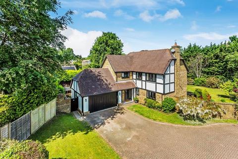 25 Cedar Drive, Fetcham, Leatherhead, KT22 9ET