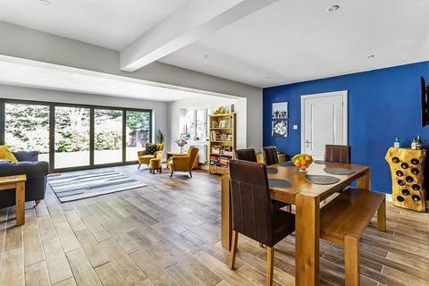 25 Cedar Drive, Fetcham, Leatherhead, KT22 9ET