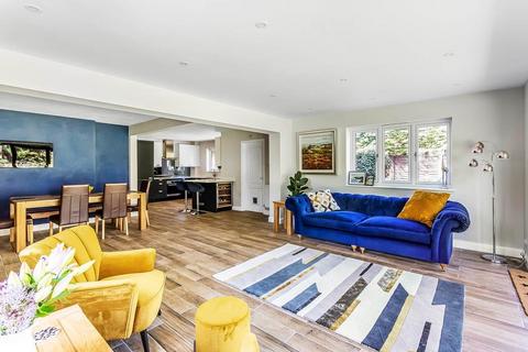 25 Cedar Drive, Fetcham, Leatherhead, KT22 9ET