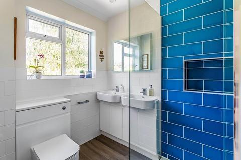 25 Cedar Drive, Fetcham, Leatherhead, KT22 9ET
