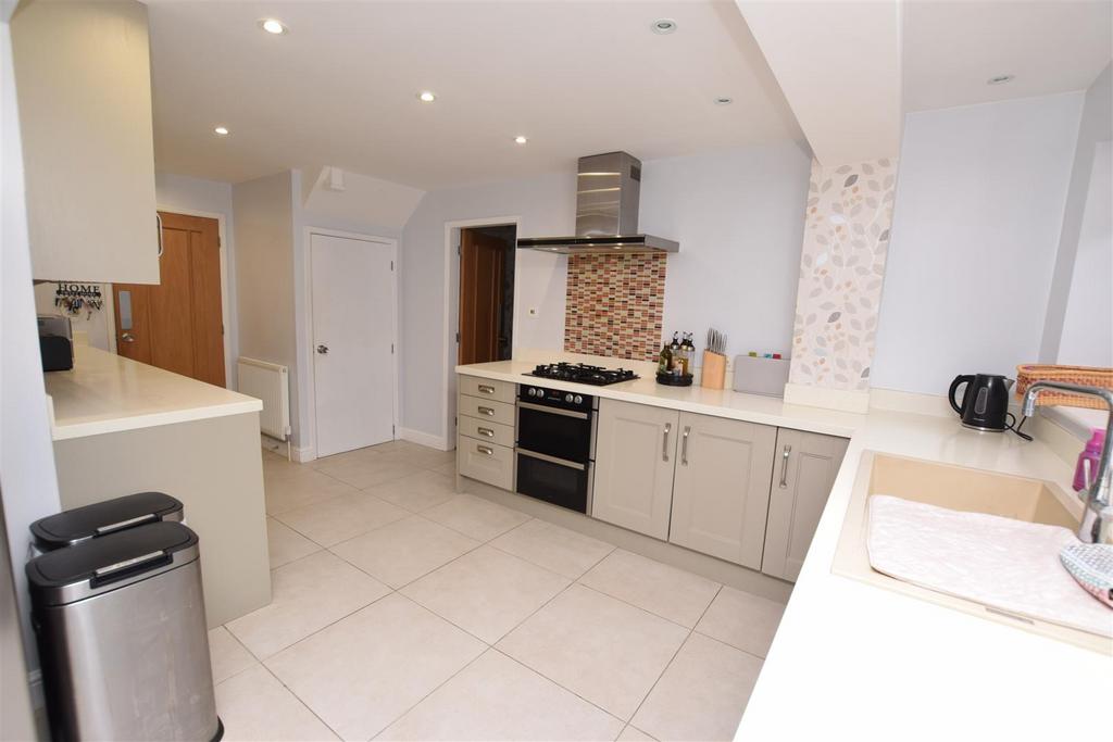 Dining kitchen