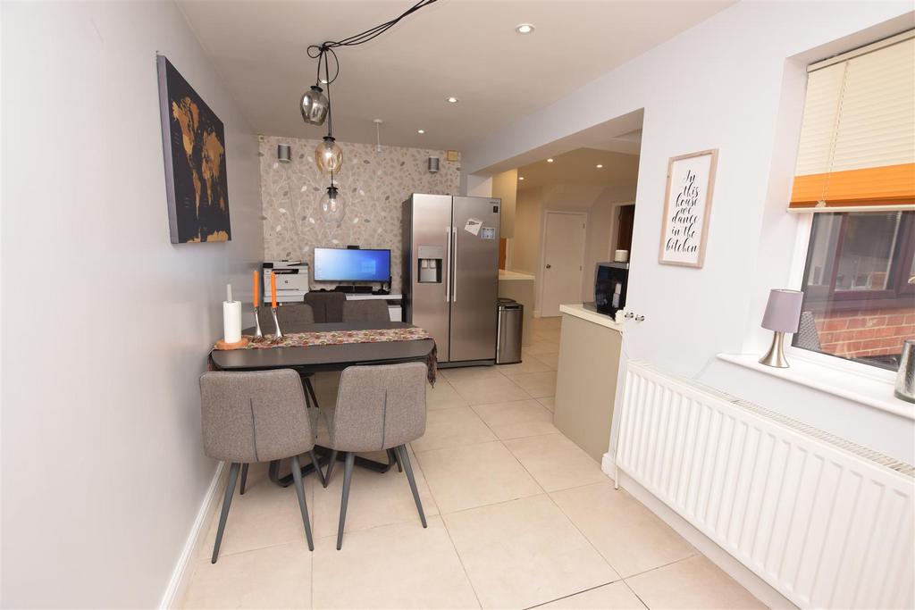Dining kitchen
