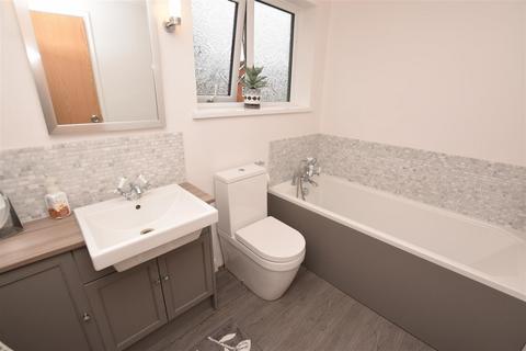 58 Defender Drive, Grimsby, DN37 9PQ