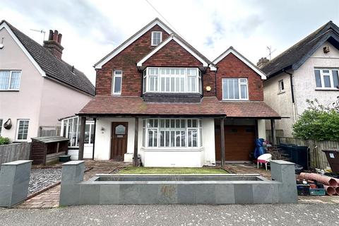 4 bedroom detached house to rent, Terminus Avenue, Bexhill-On-Sea