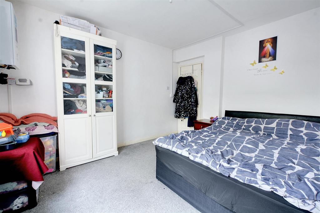 Bedroom 1 2.jpeg