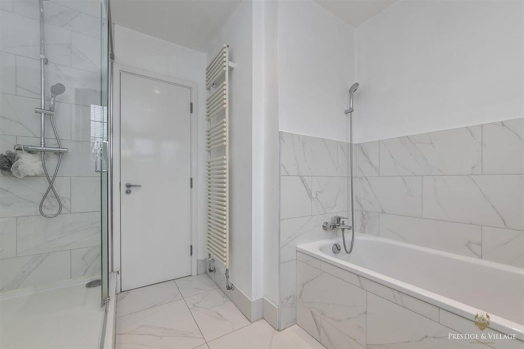 En-suite - Master Bedroom