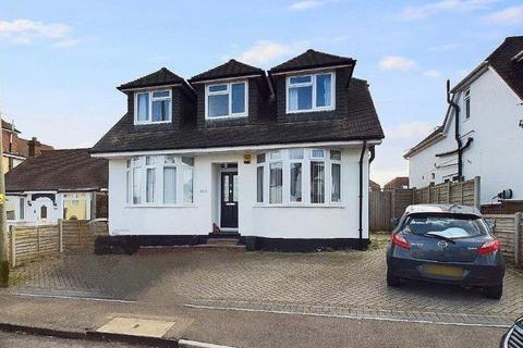 6 bedroom detached house to rent, King Arthurs Drive, Strood