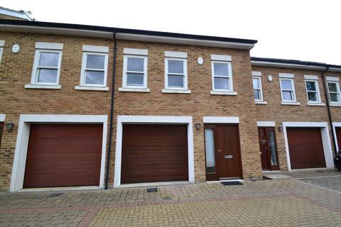 4 bedroom detached house to rent, Kingfisher Close, Broxbourne, Hertfordshire
