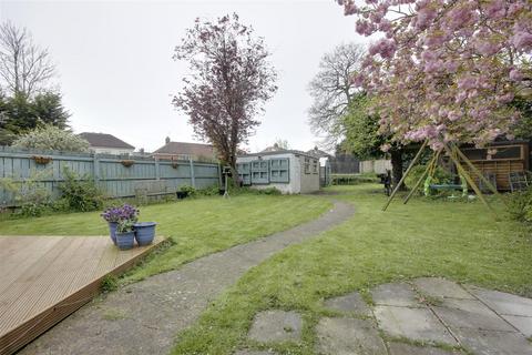 3 bedroom end of terrace house for sale, The Paddock, Hull