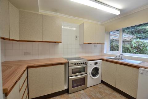 3 bedroom terraced house to rent, Woodlands, Fleet GU51